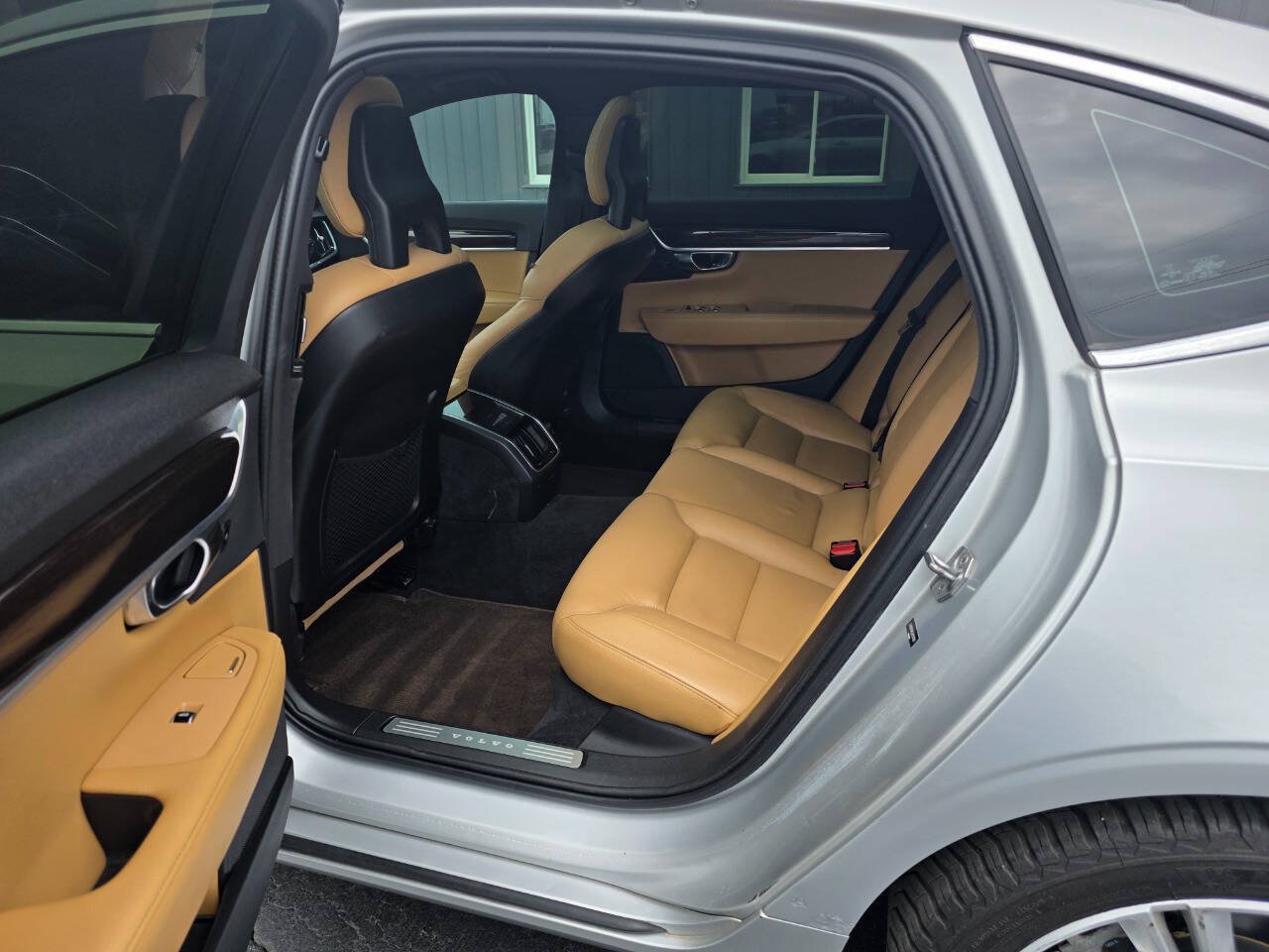 Used 2018 Volvo S90 T5 Momentum w/ Convenience Package FWD image 10