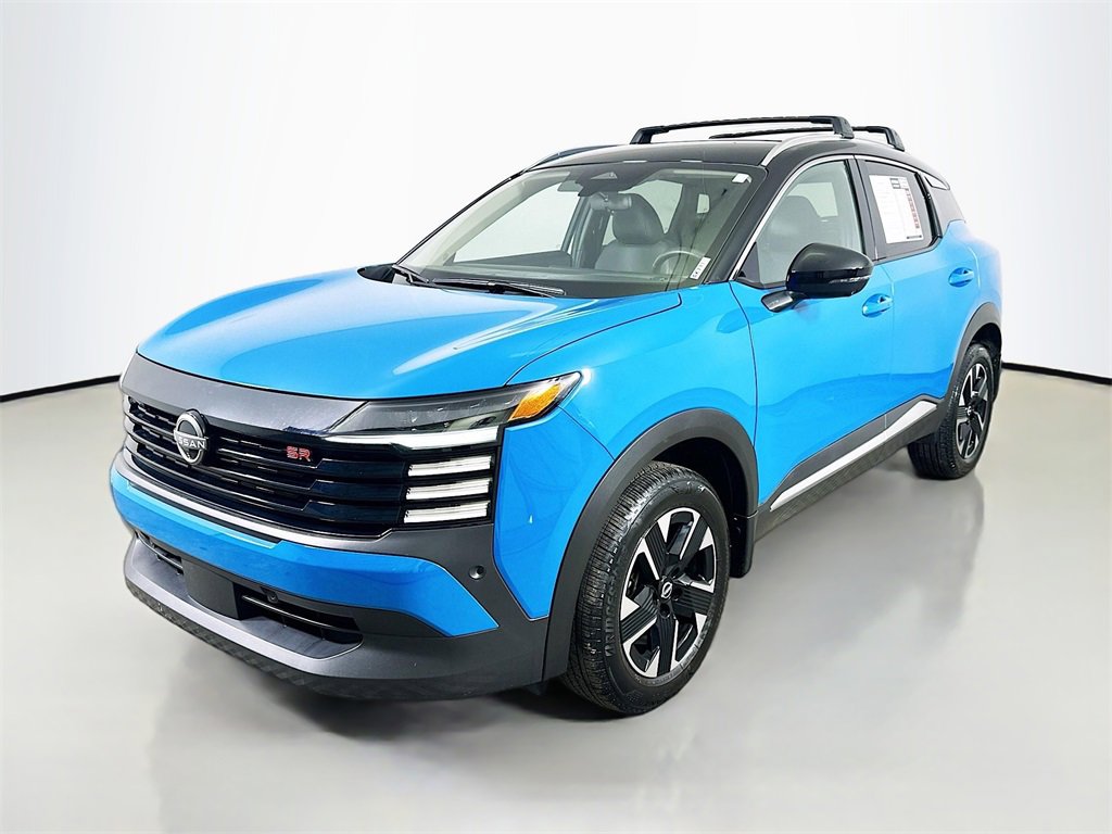 Used 2025 Nissan Kicks SR w/ Illumination Package image 3