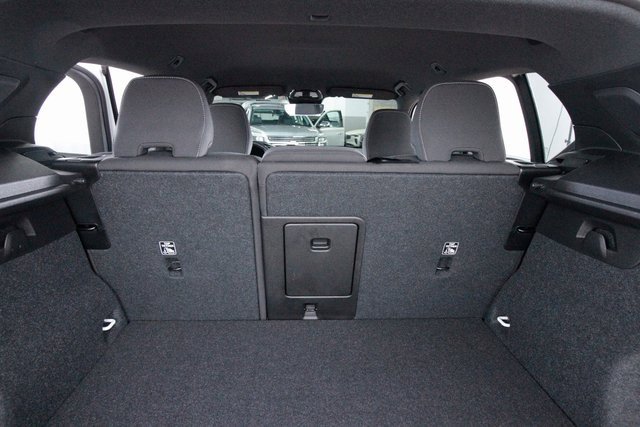 Certified 2025 Volvo XC40 B5 Core w/ Climate Package image 28