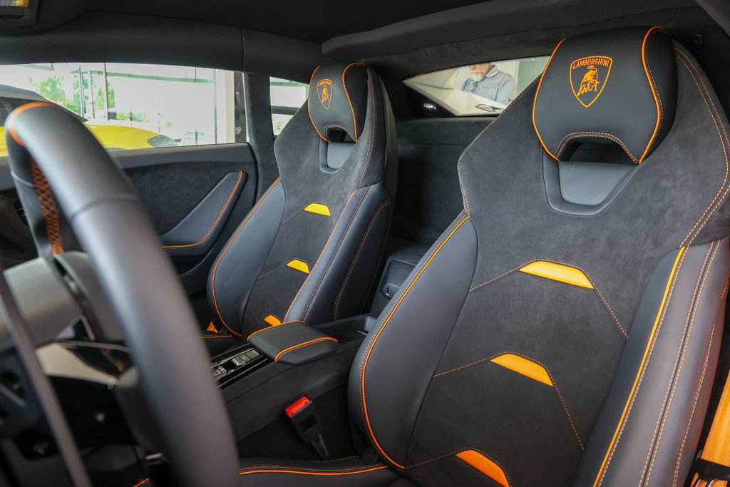 Used 2024 Lamborghini Huracan Tecnica RWD image 5