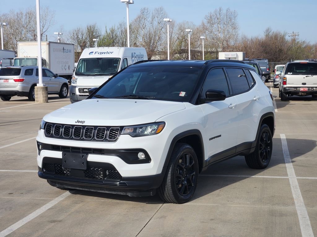 Used 2024 Jeep Compass Latitude w/ Convenience Group image 3