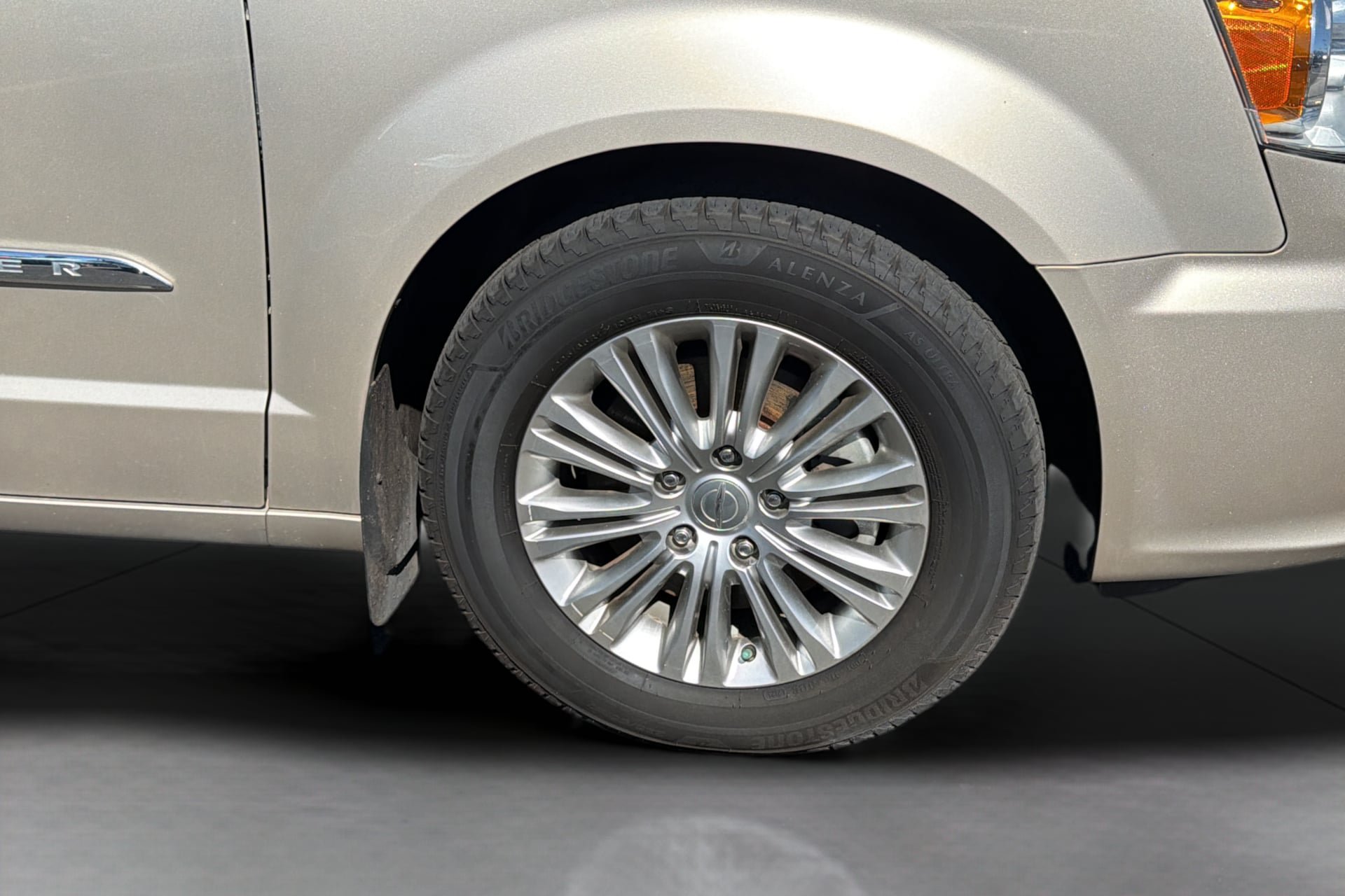 Used 2015 Chrysler Town & Country Touring-L w/ Driver Convenience Group FWD image 14