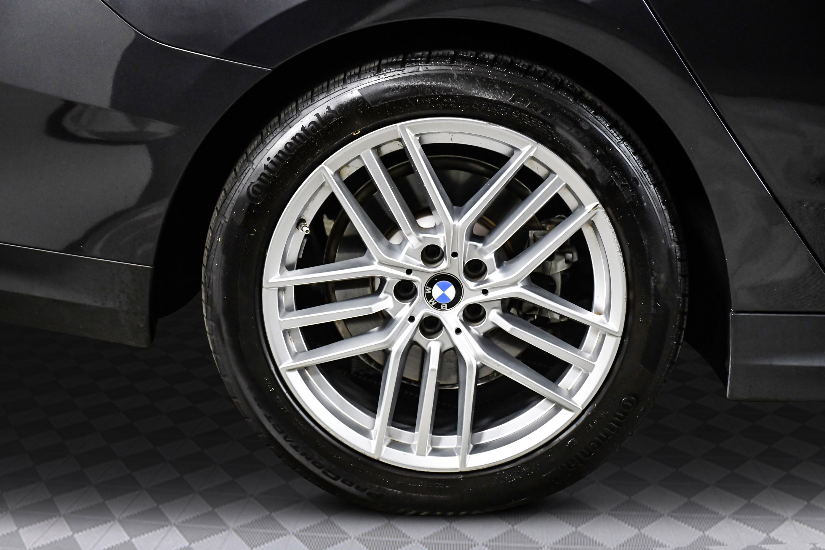 Used 2025 BMW 530i w/ Premium Package image 31