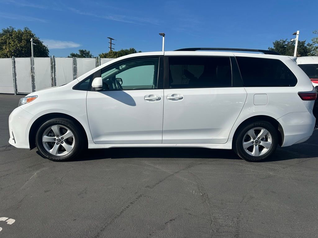 Used 2020 Toyota Sienna LE w/ Carpet Mat Package image 2