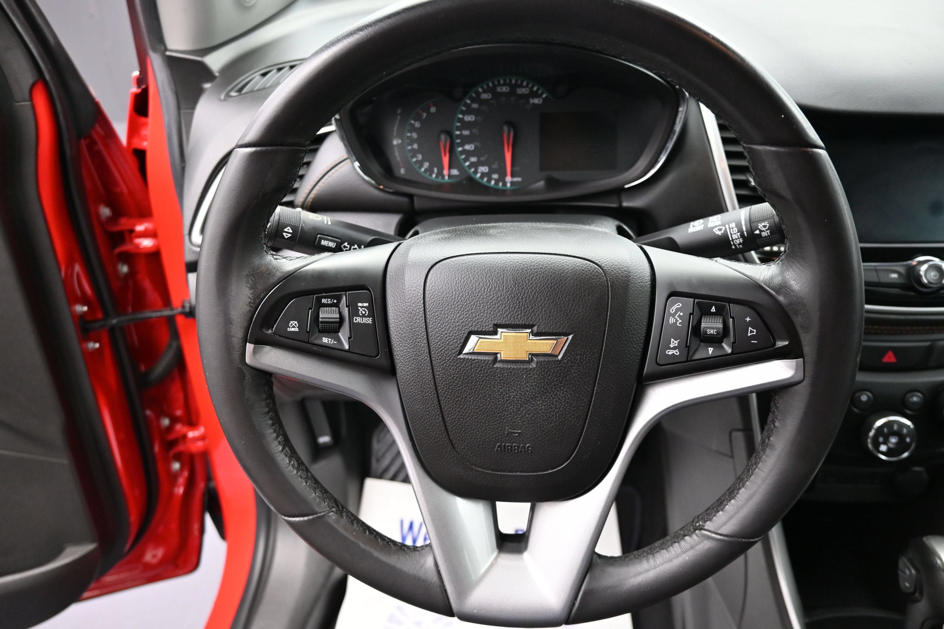 Used 2020 Chevrolet Trax LT w/ LT Convenience Package FWD image 11