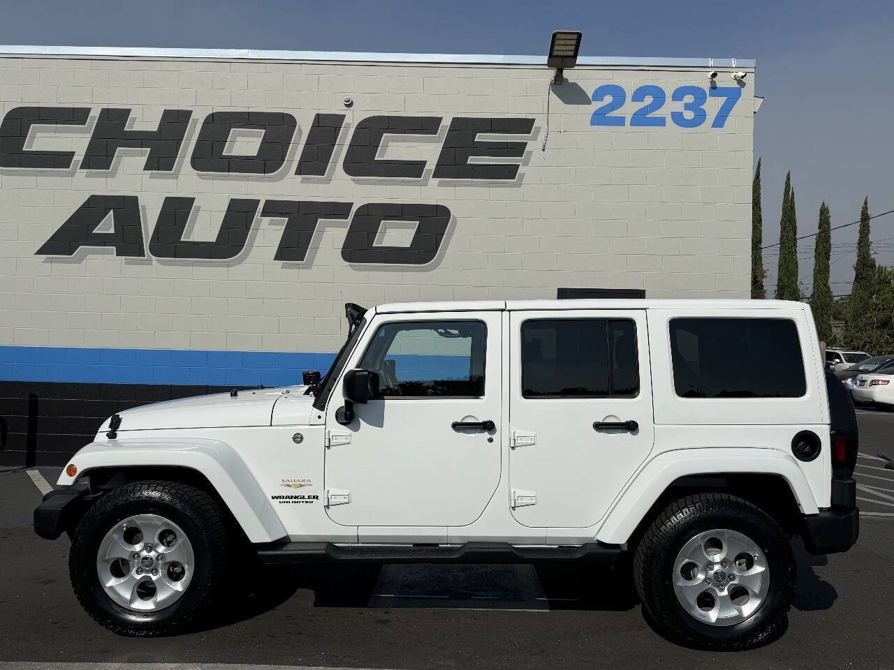 Used 2013 Jeep Wrangler Unlimited Sahara AWD/4WD image 25