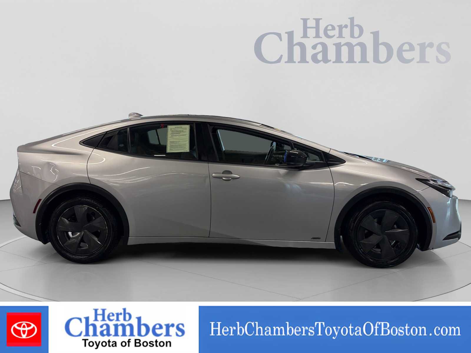 Used 2023 Toyota Prius LE AWD/4WD image 10