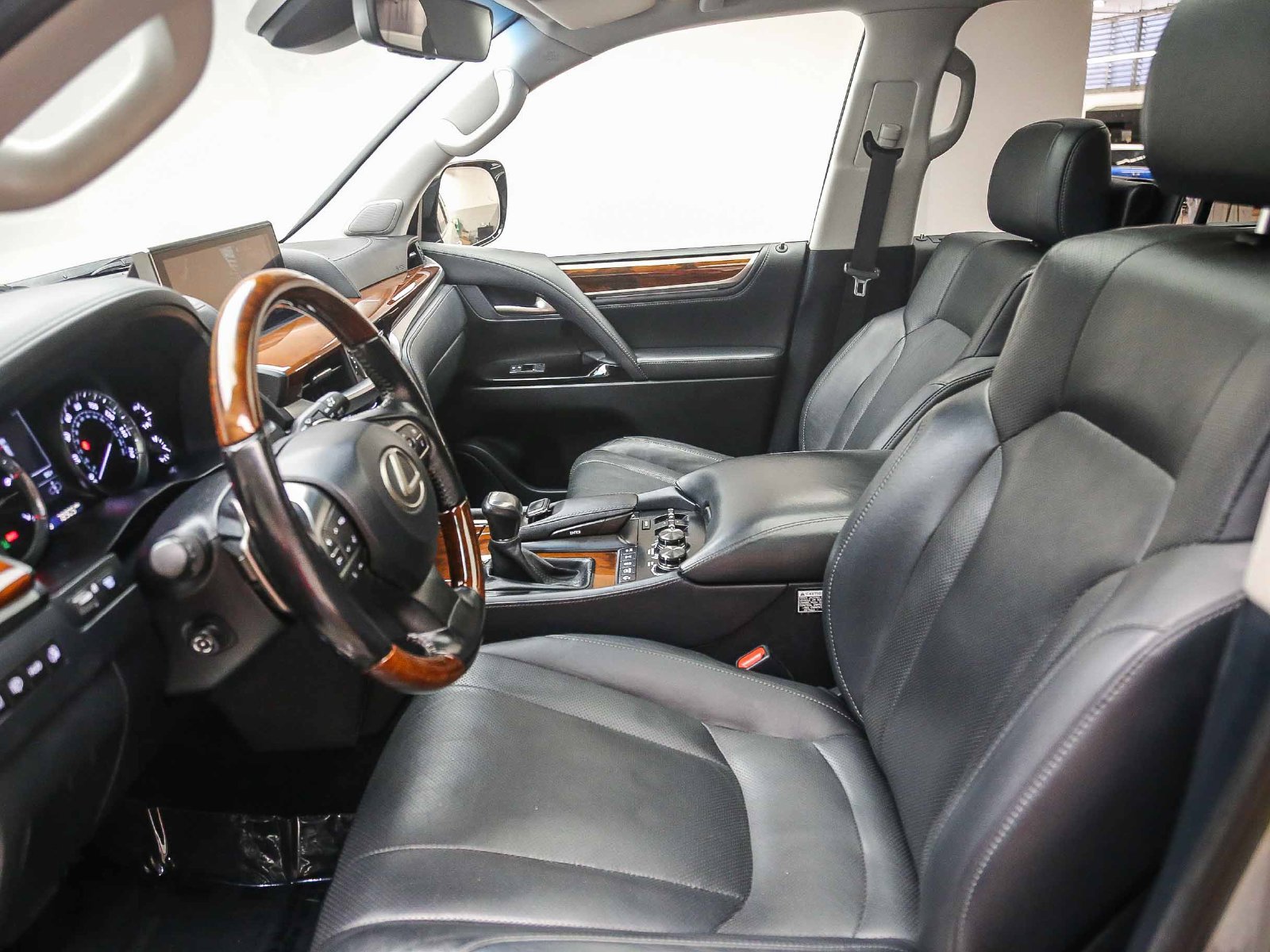 Used 2019 Lexus LX 570 4WD image 19