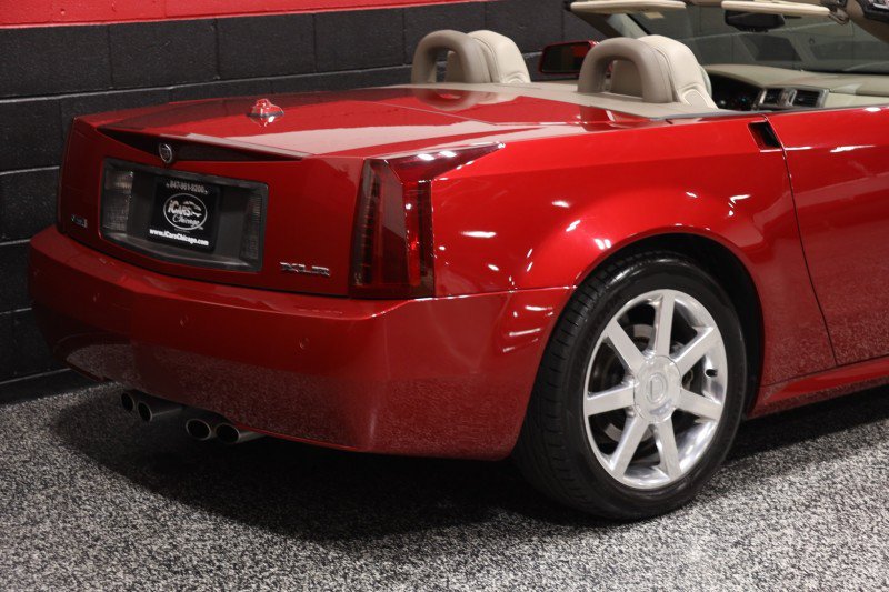 Used 2005 Cadillac XLR RWD image 9
