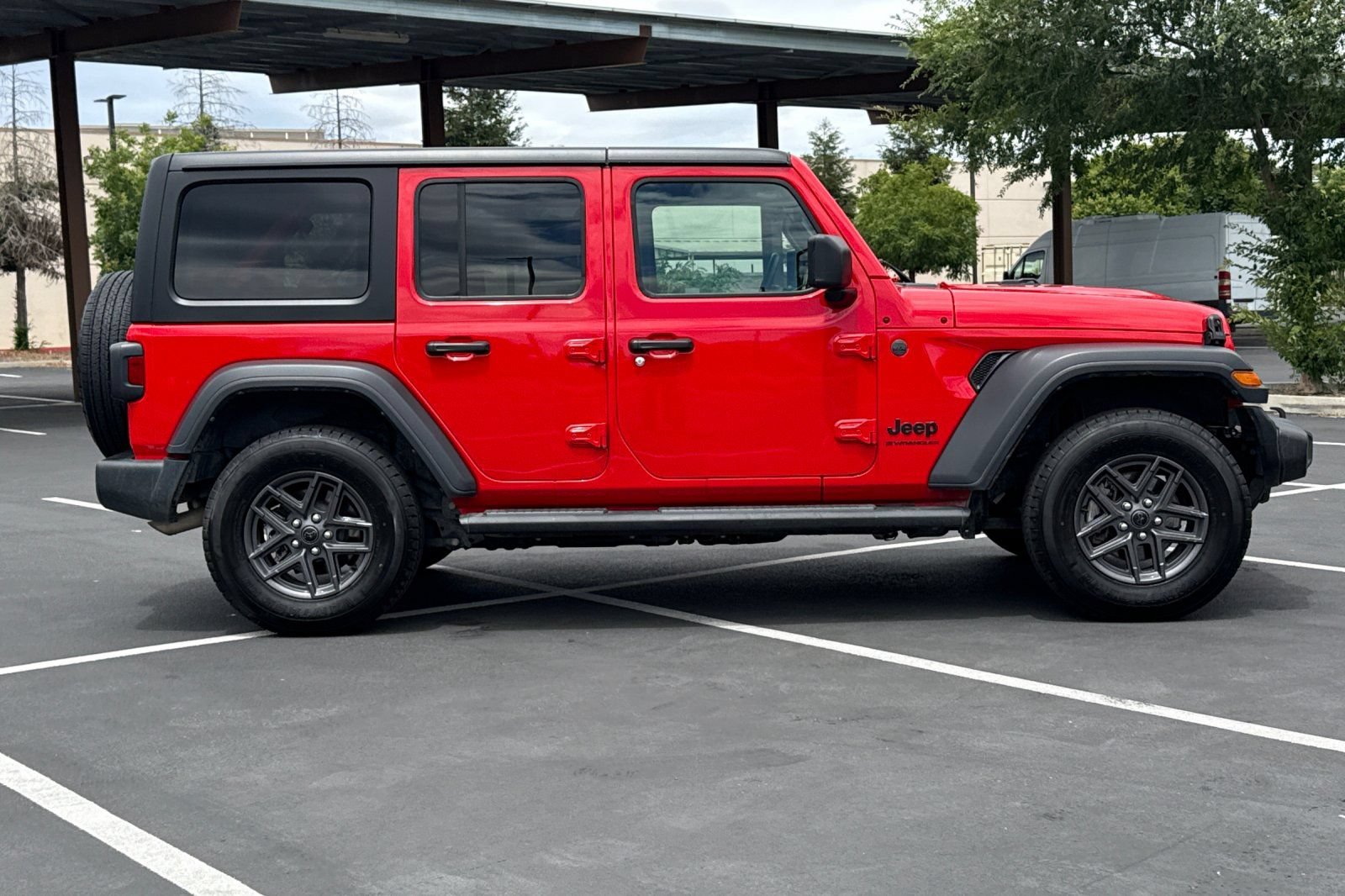 Used 2024 Jeep Wrangler Unlimited Sport AWD/4WD image 10
