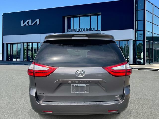 Used 2017 Toyota Sienna LE FWD image 5
