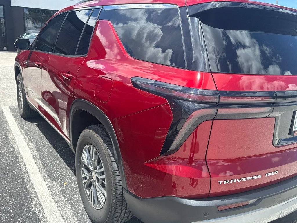 Used 2024 Chevrolet Traverse LT w/ Trailering Package AWD/4WD image 2