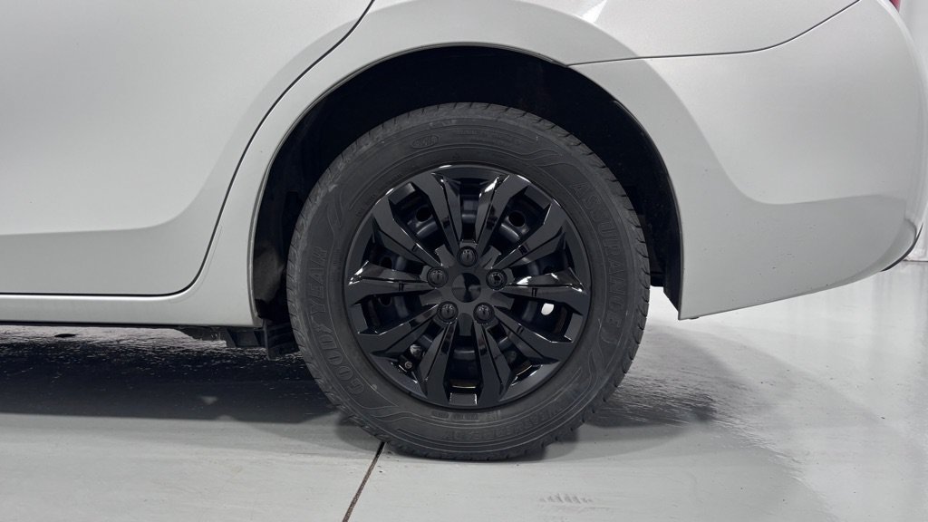 Used 2015 Toyota Corolla L FWD image 30