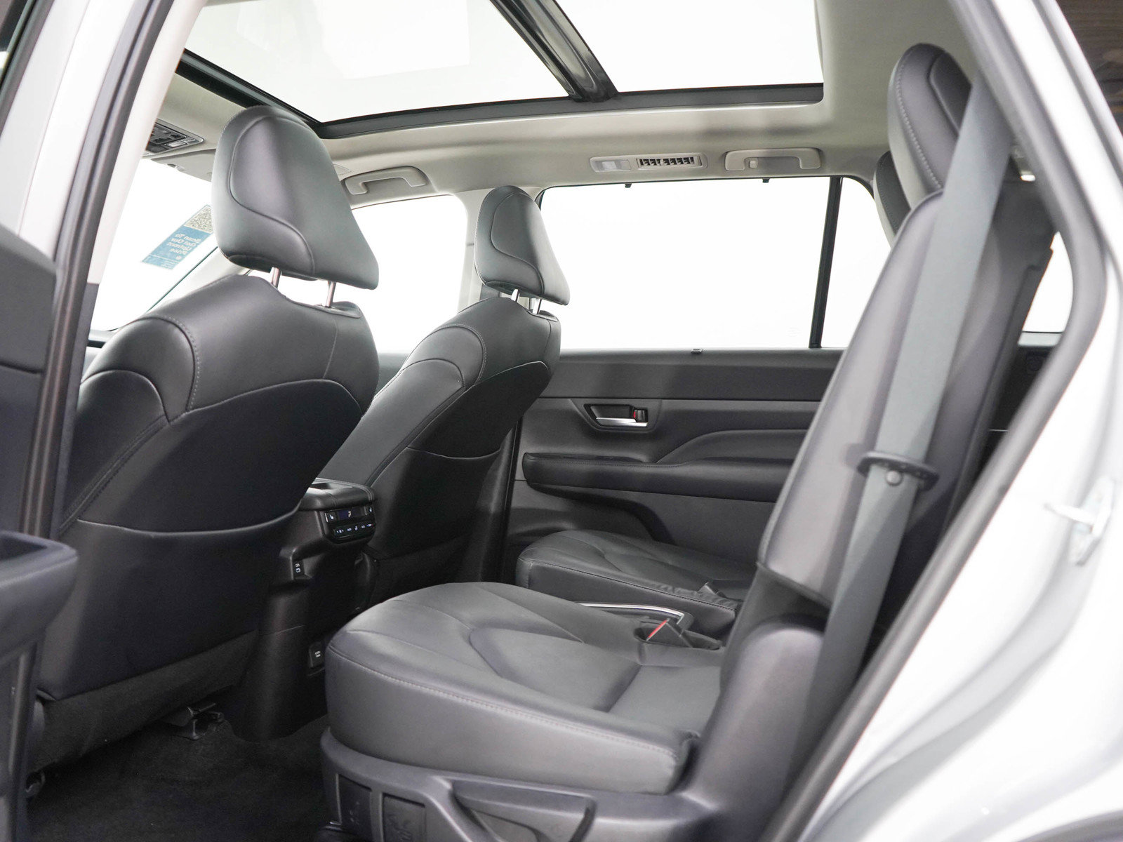 Used 2024 Toyota Grand Highlander AWD Hybrid image 18