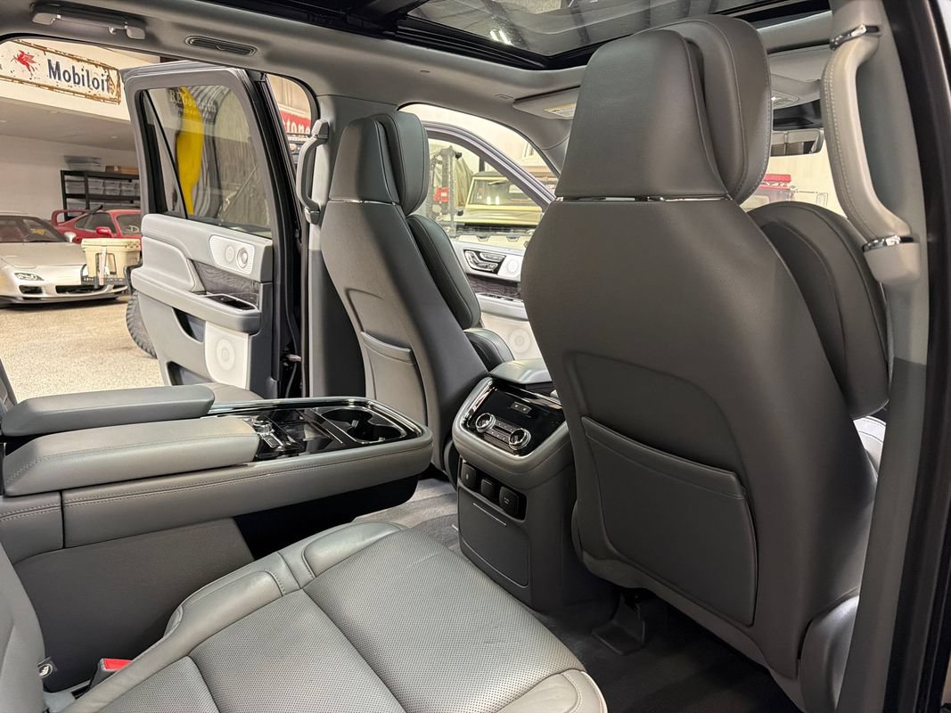 Used 2018 Lincoln Navigator Reserve w/ Technology Package AWD/4WD image 45