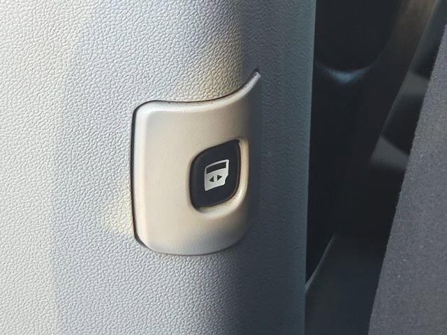 Used 2016 Dodge Grand Caravan SXT FWD image 21