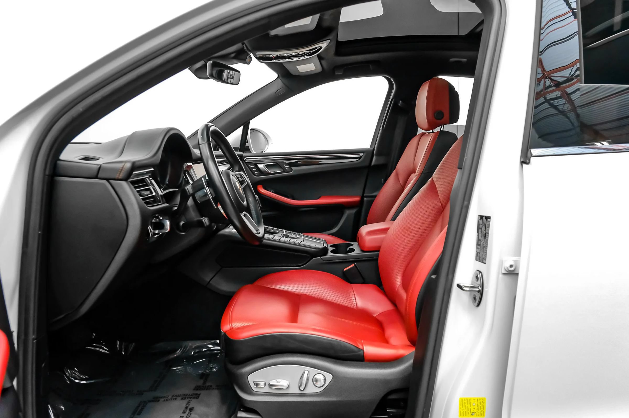 Used 2020 Porsche Macan S AWD/4WD image 34