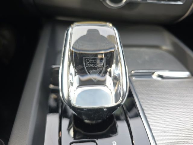 Certified 2023 Volvo XC60 B6 Ultimate w/ Protection Package Premier image 36