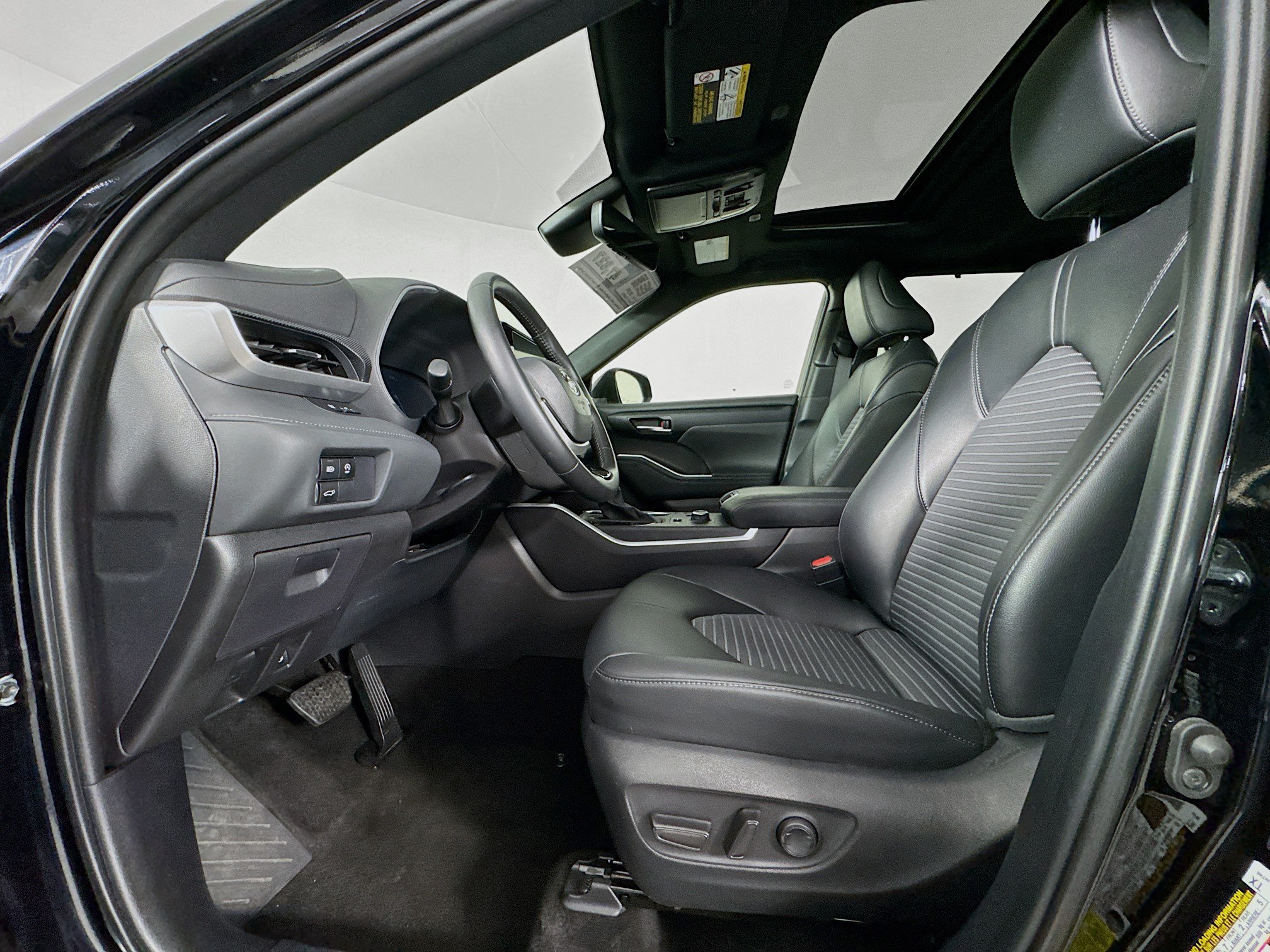 Certified 2025 Toyota Highlander XSE AWD/4WD image 20