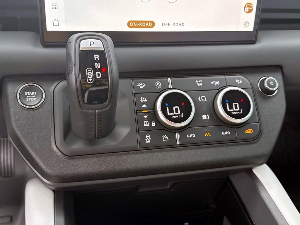 New 2025 Land Rover Defender 130 X-Dynamic SE image 24