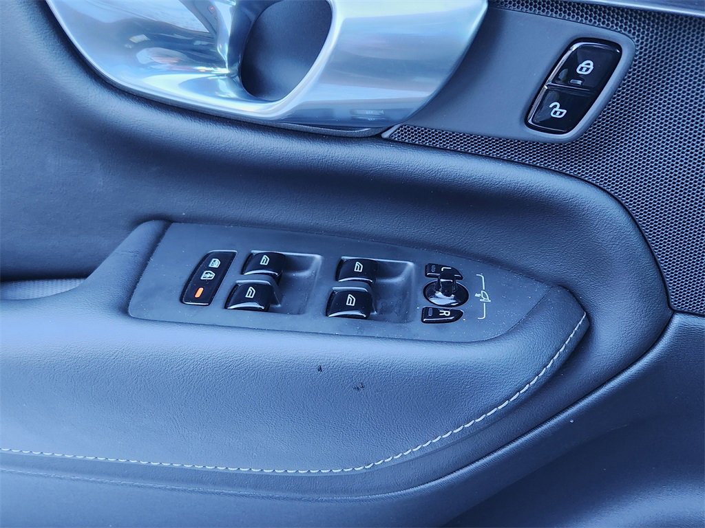 Used 2025 Volvo XC90 T8 Ultra w/ Protection Package Premier image 4