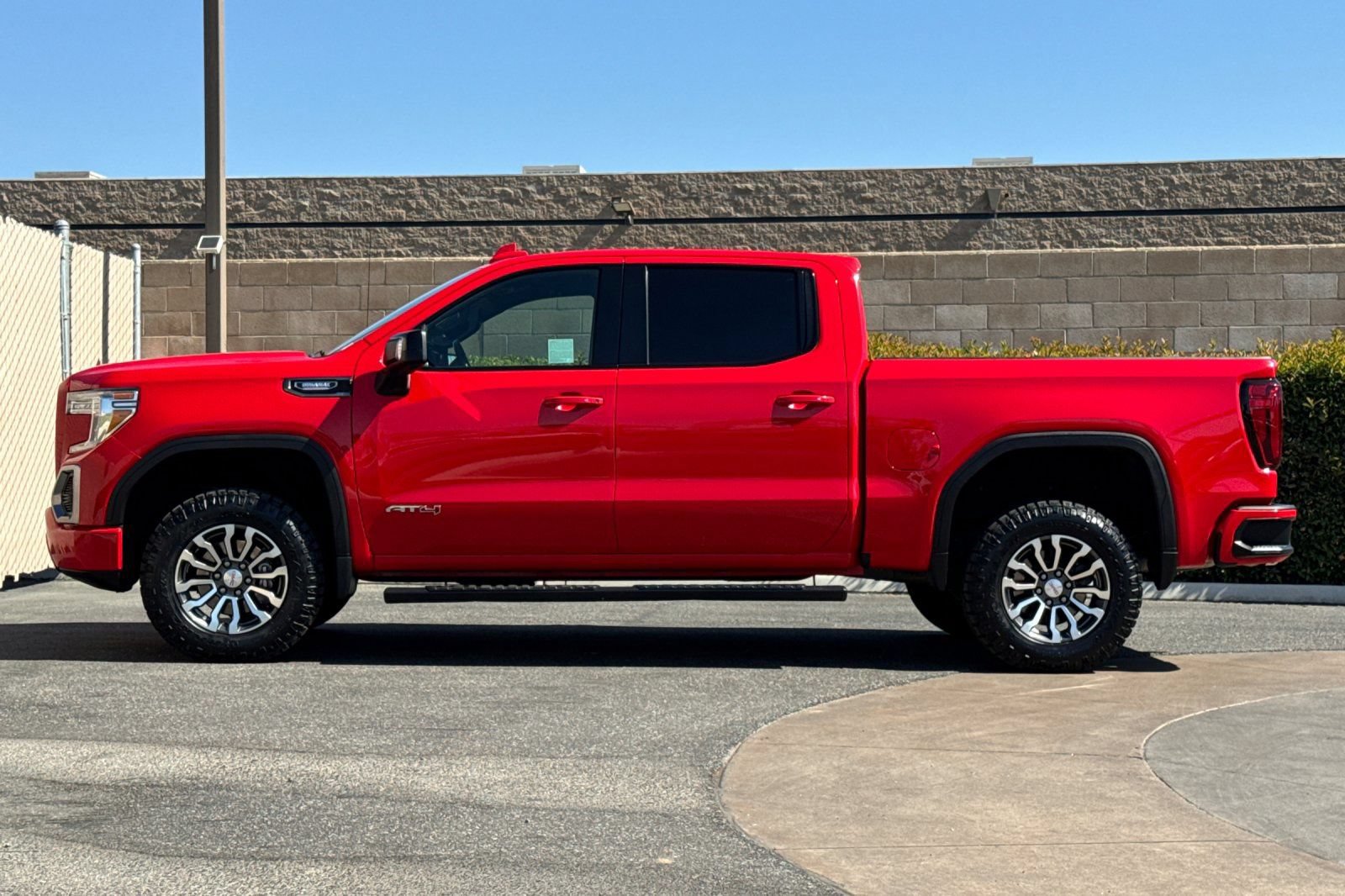 Certified 2021 GMC Sierra 1500 AT4 w/ AT4 Preferred Package AWD/4WD image 7