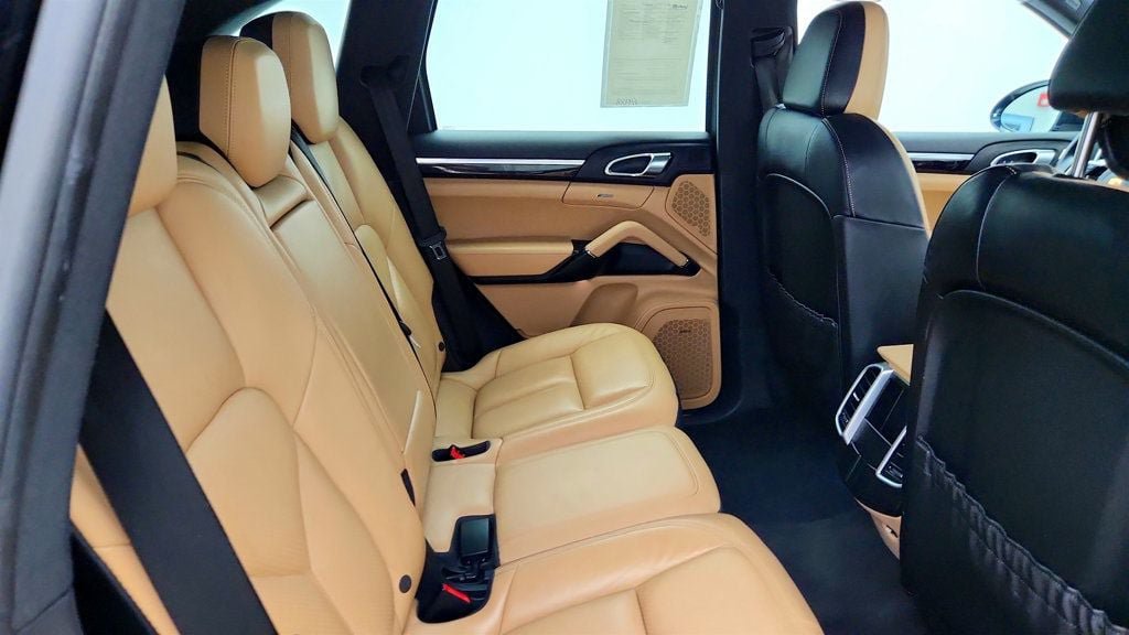 Used 2017 Porsche Cayenne S w/ Premium Package AWD/4WD image 23