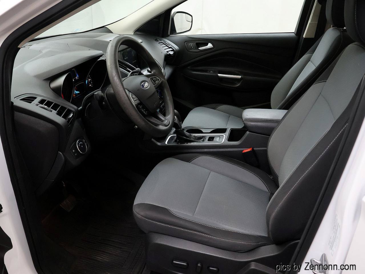 Used 2018 Ford Escape SE w/ SE Sync 3 Package FWD image 11