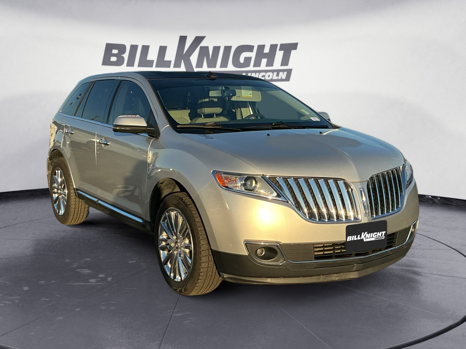 Used 2013 Lincoln MKX FWD image 1