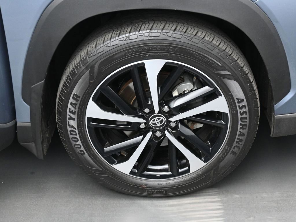 Used 2024 Toyota Corolla Cross XSE w/ Convenience Package image 39