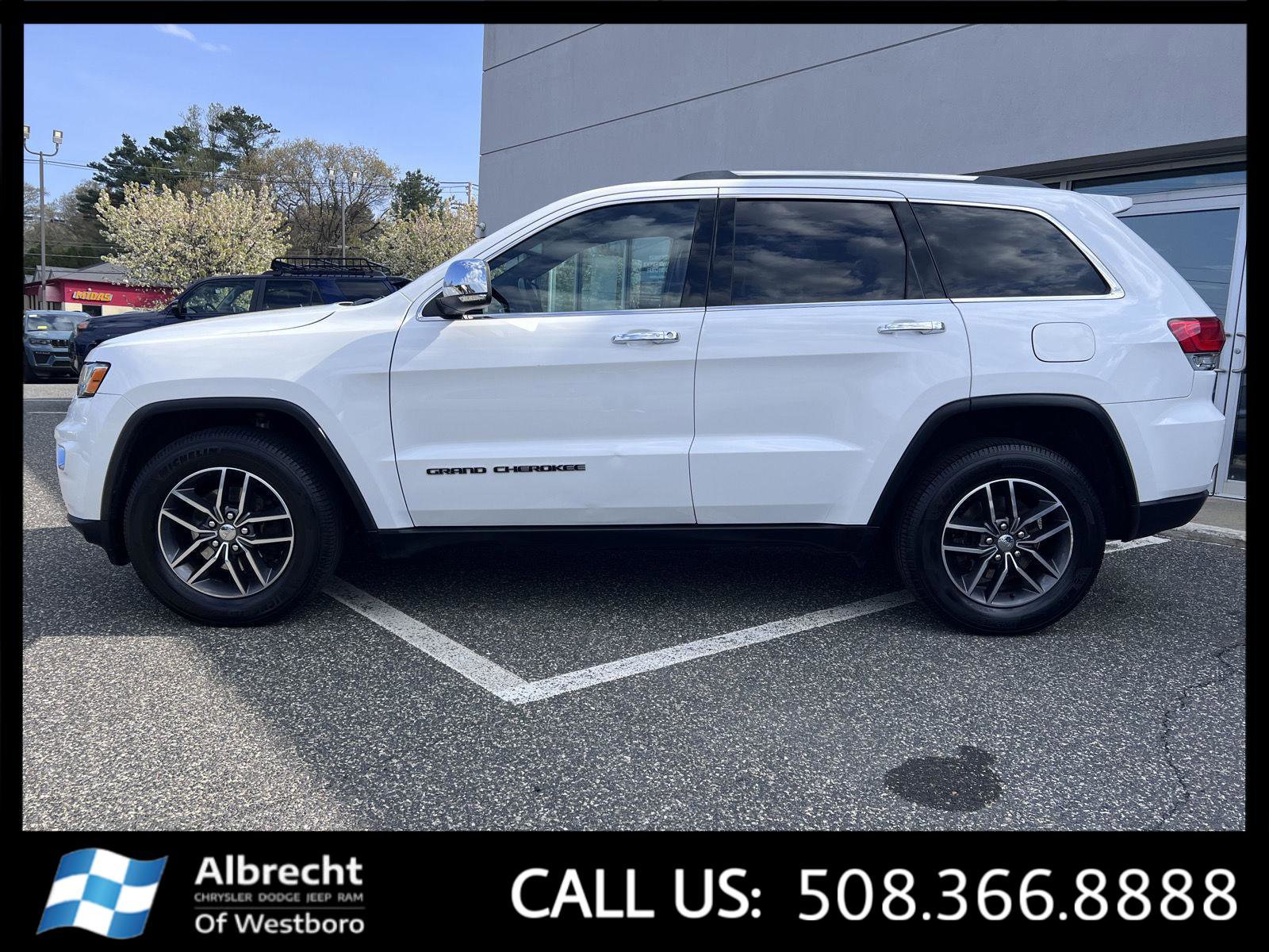 Used 2018 Jeep Grand Cherokee Limited AWD/4WD image 2