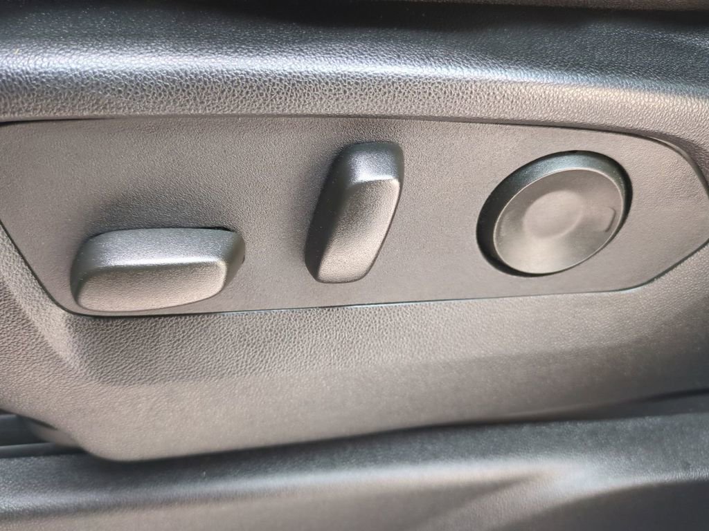 Used 2025 Chevrolet Suburban Z71 AWD/4WD image 24