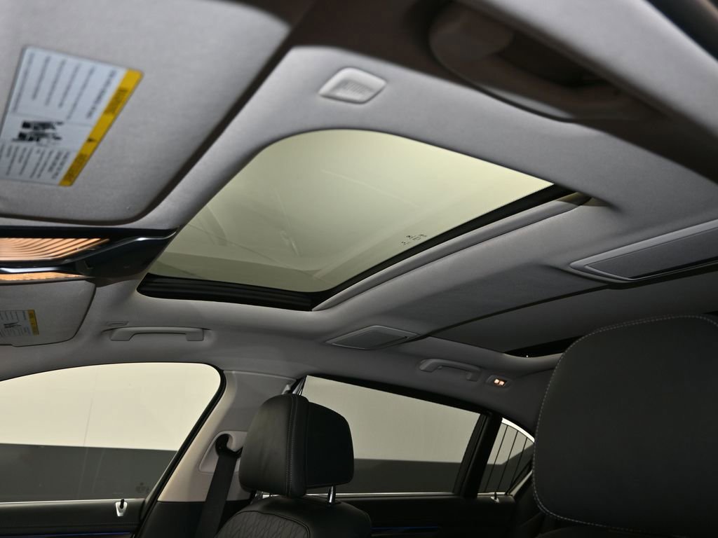 Used 2016 BMW 750i xDrive image 17