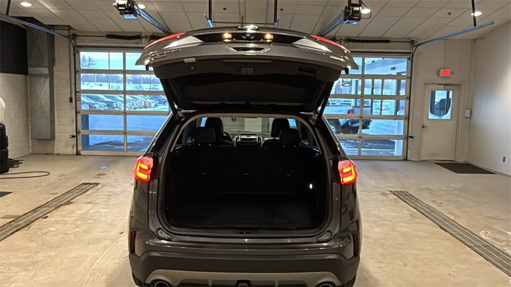 Used 2020 Ford Edge Titanium w/ Class II Trailer Tow Package image 17