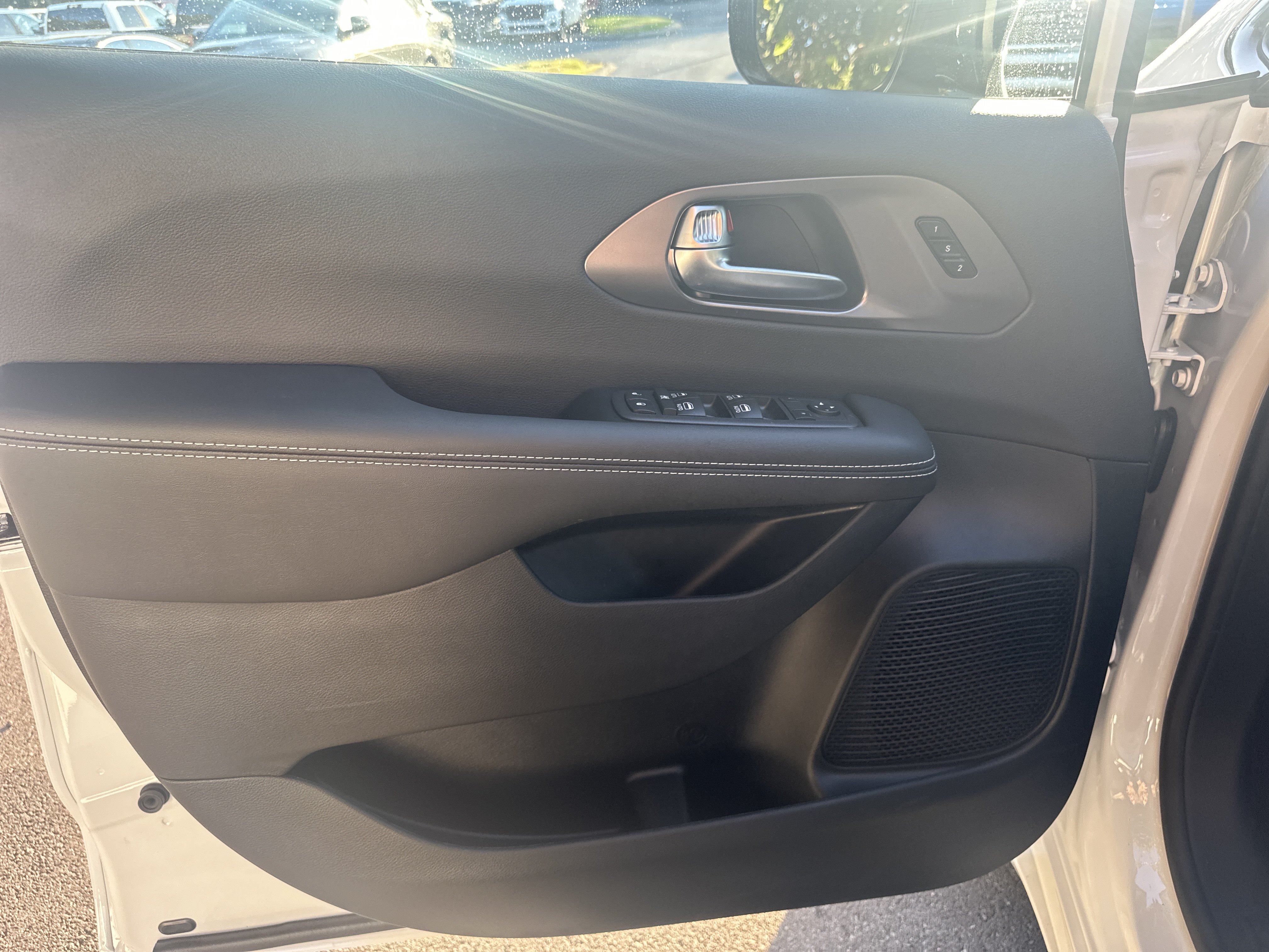 New 2026 Chrysler Pacifica Select FWD image 16