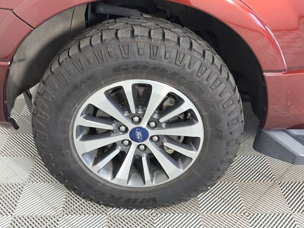 Used 2017 Ford Expedition XLT w/ Equipment Group 202A AWD/4WD image 8