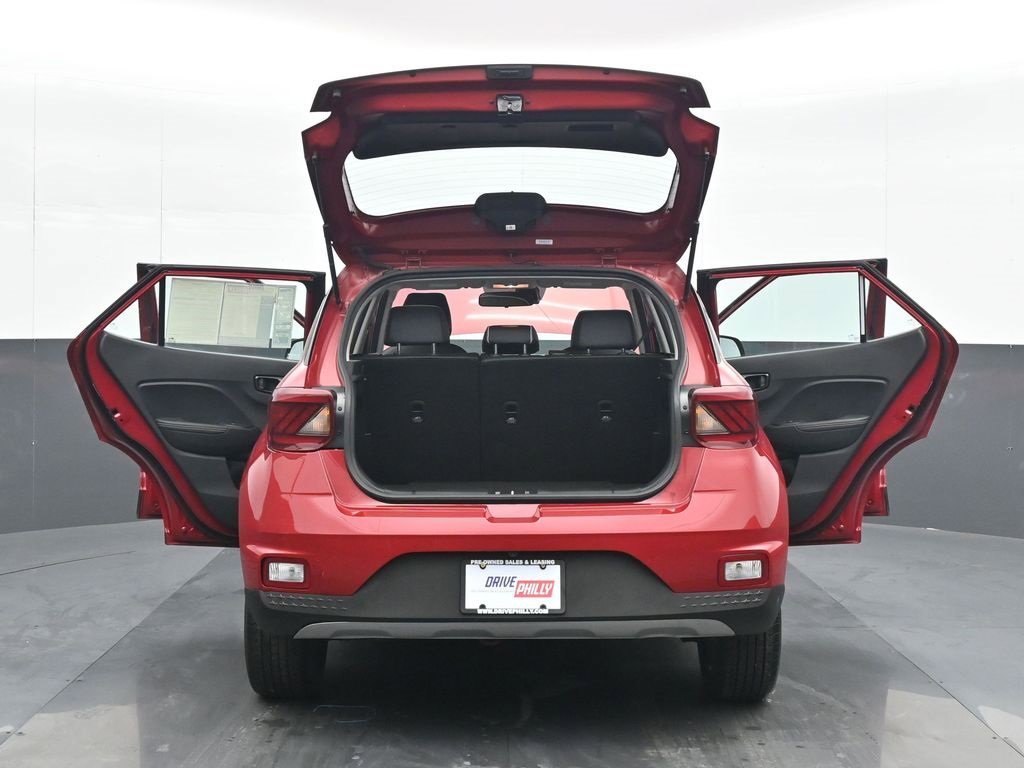 Used 2023 Hyundai Venue Limited image 25