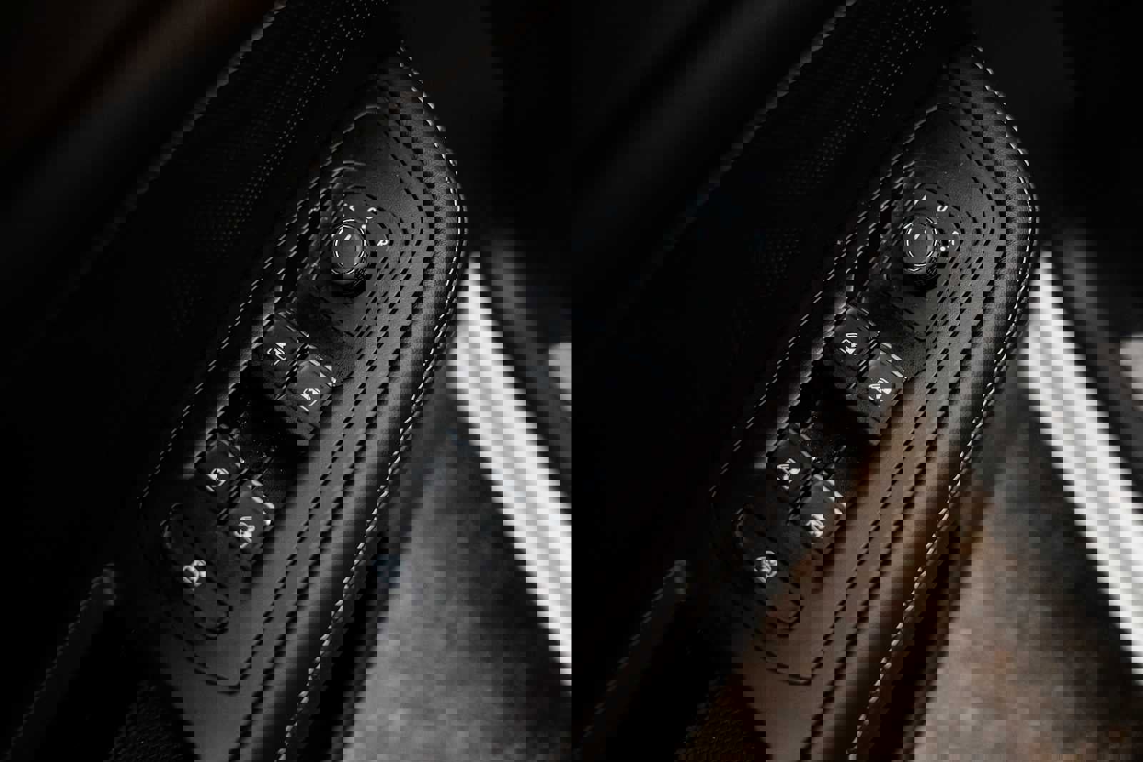 Used 2025 Volkswagen Atlas SE image 14