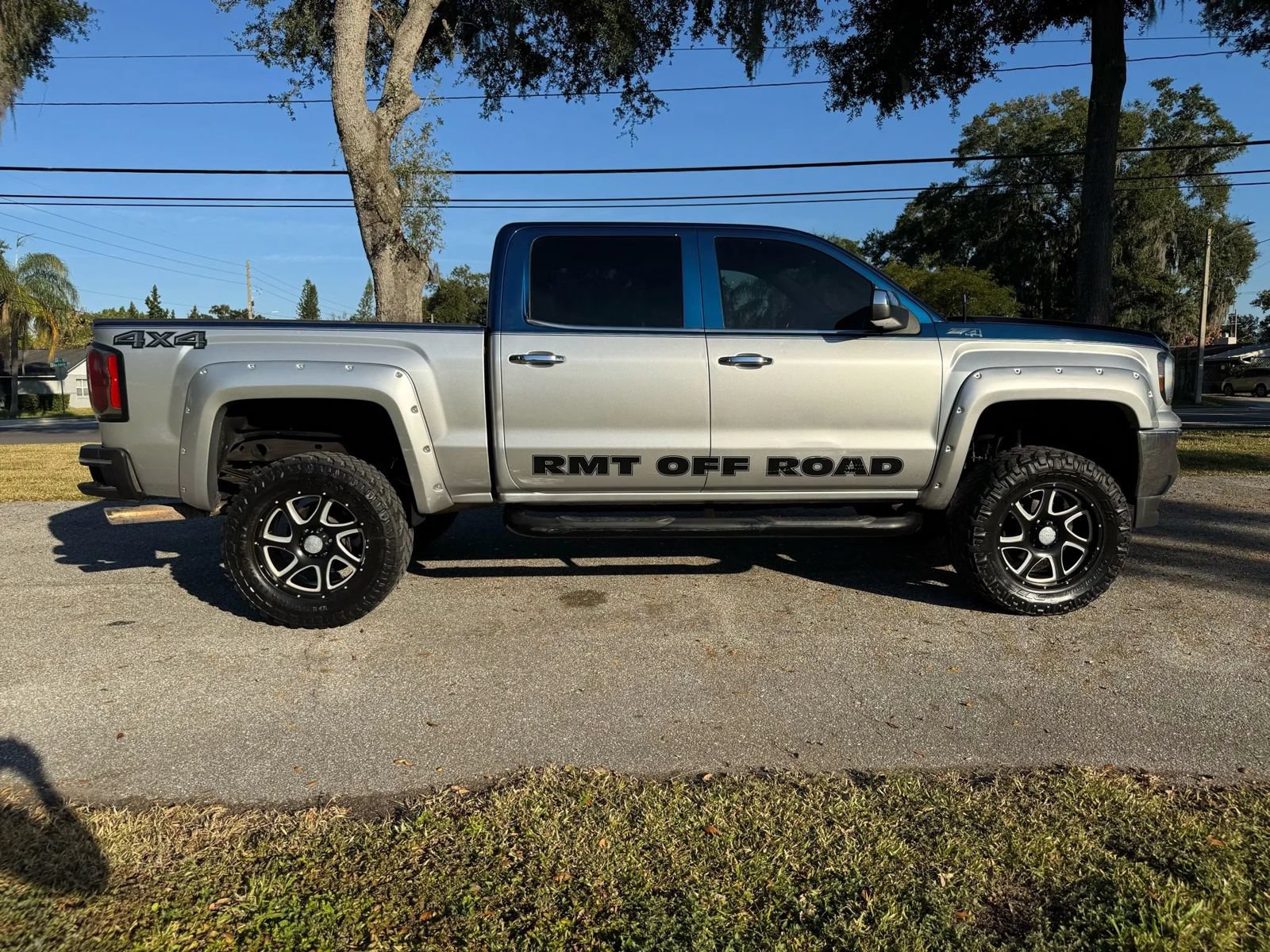 Used 2016 GMC Sierra 1500 SLT w/ Enhanced Driver Alert Package AWD/4WD image 8