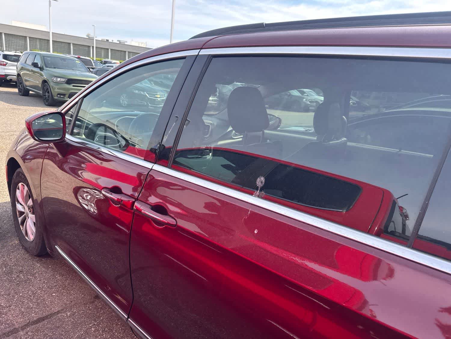 Used 2017 Chrysler Pacifica Touring-L FWD image 13
