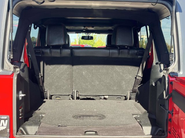Used 2017 Jeep Wrangler Unlimited Rubicon w/ Connectivity Group AWD/4WD image 19