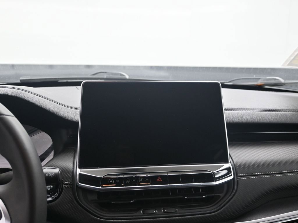 Used 2023 Jeep Compass Altitude image 11