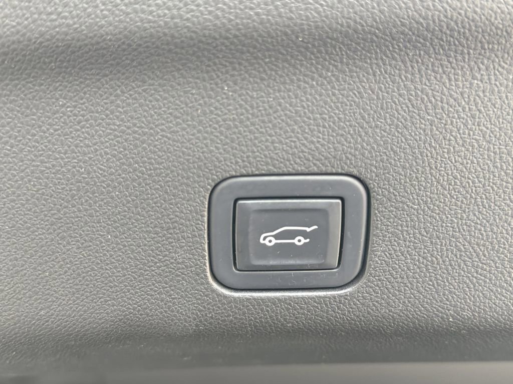 Certified 2022 Cadillac Escalade Sport Platinum w/ LPO, ONYX Package image 15