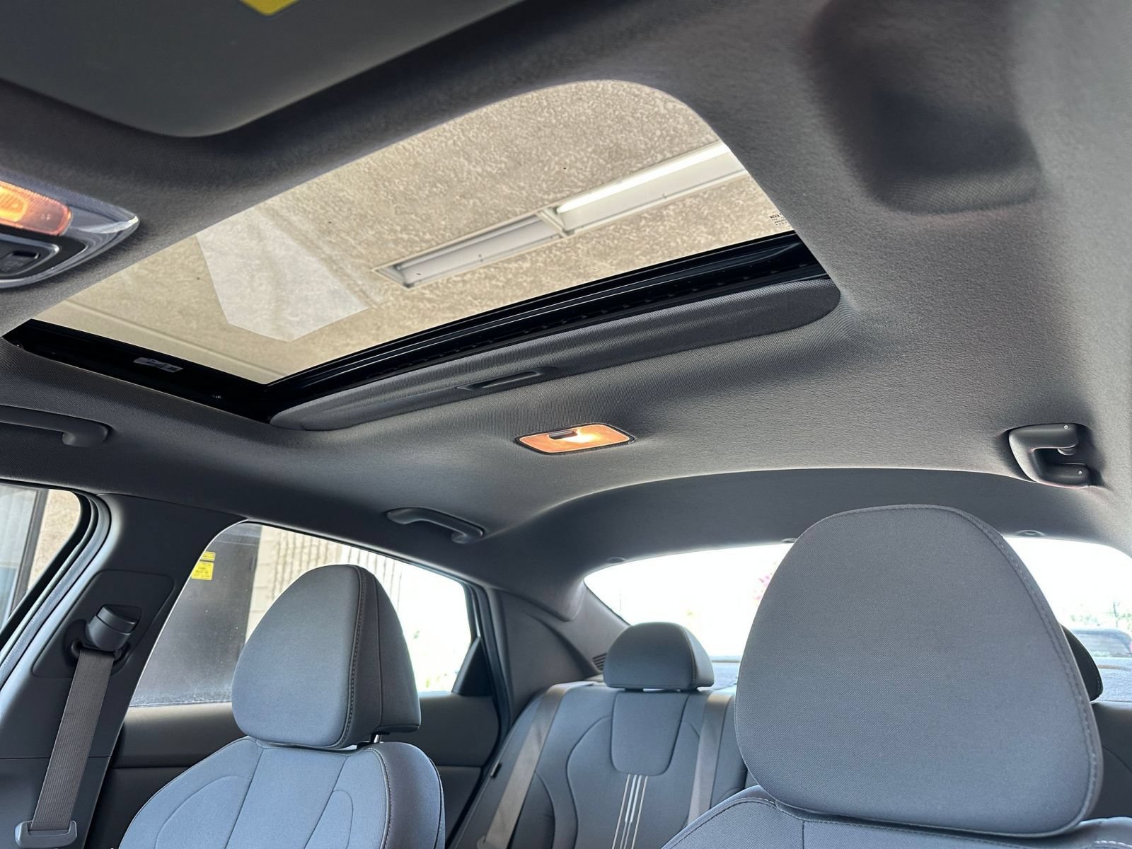 Used 2025 Hyundai Elantra SEL FWD image 28