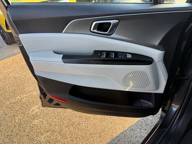 Used 2024 Kia Carnival LX image 20