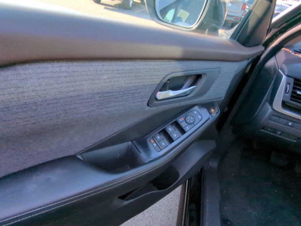 Used 2023 Nissan Rogue SV AWD/4WD image 8