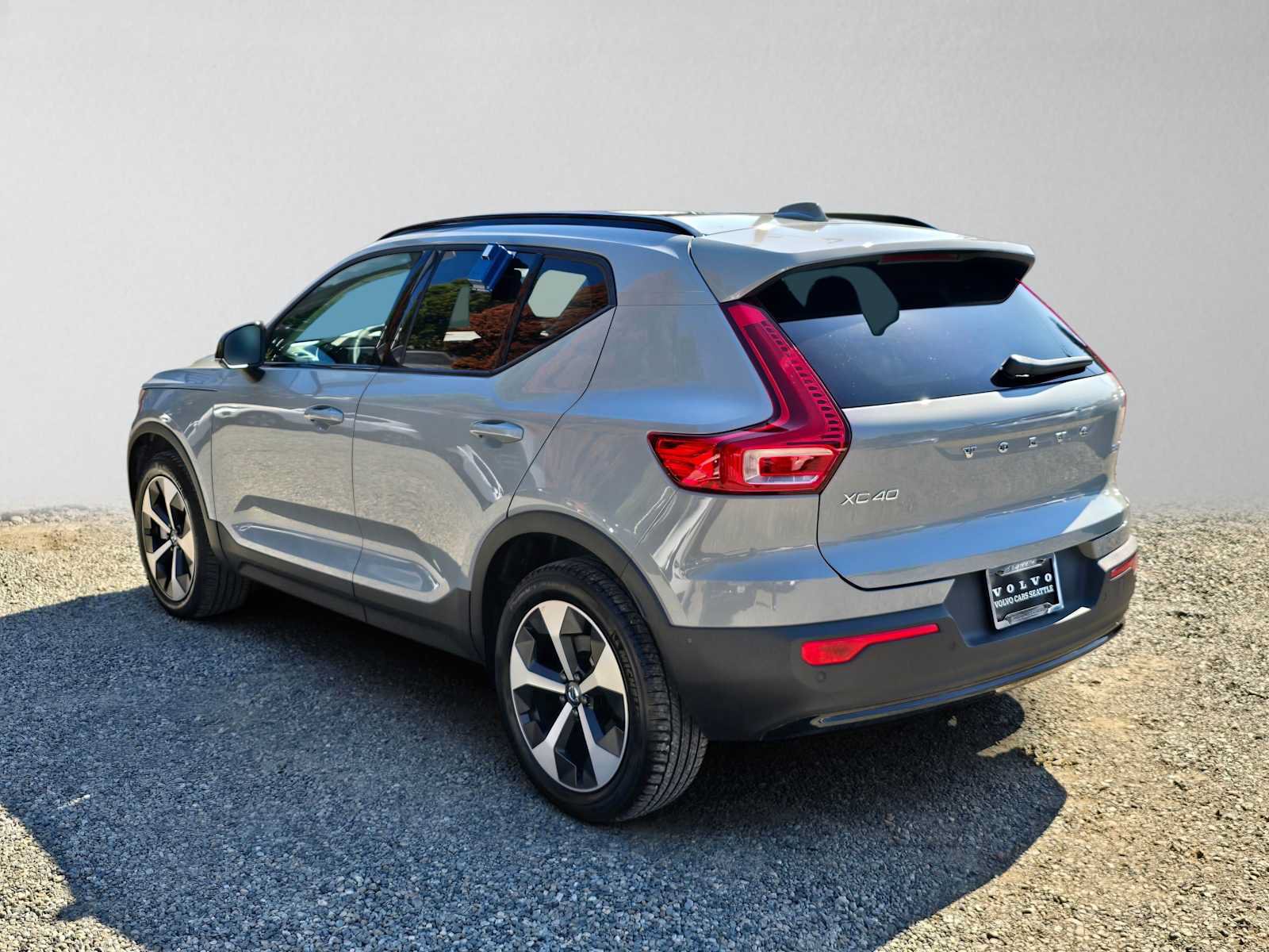 Used 2026 Volvo XC40 B5 Plus w/ Protection Package Premier AWD/4WD image 5