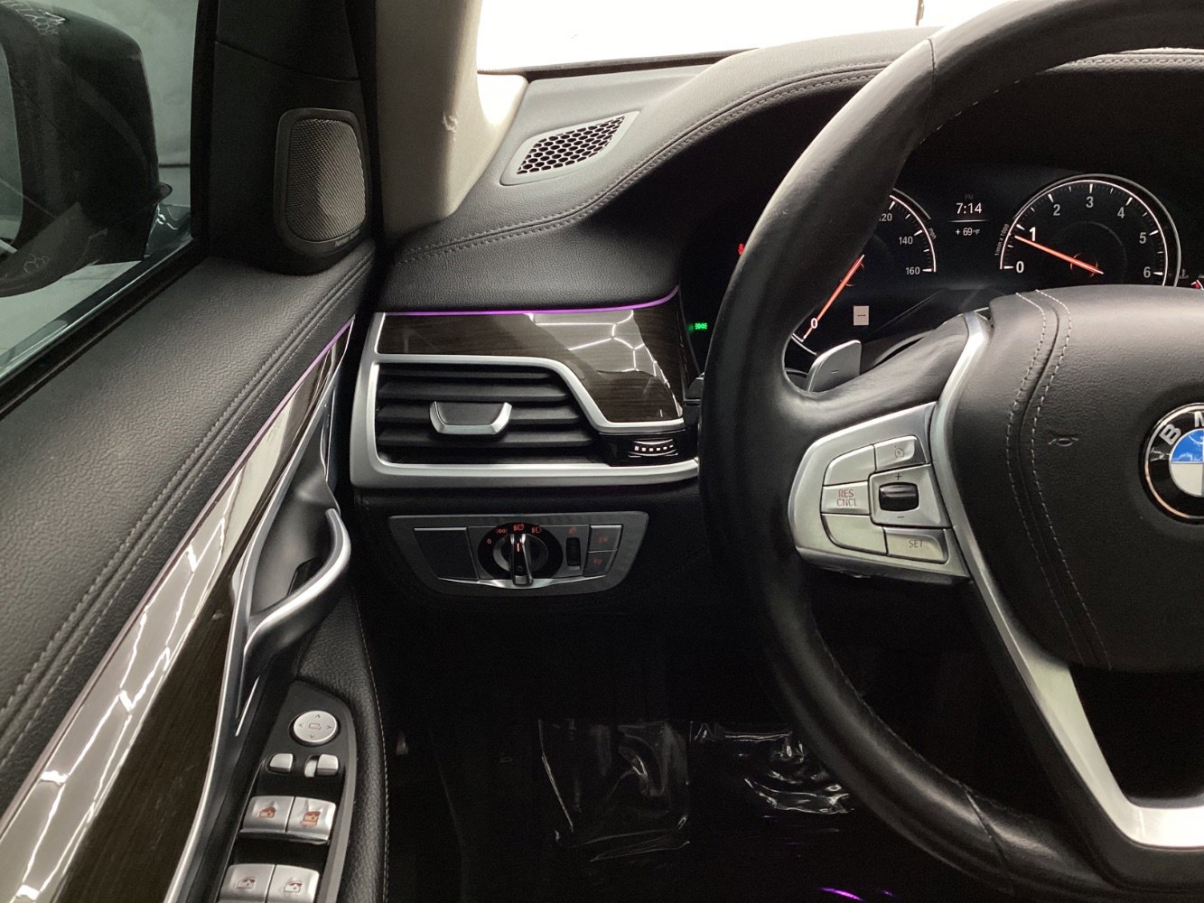 Used 2019 BMW 740i xDrive image 31