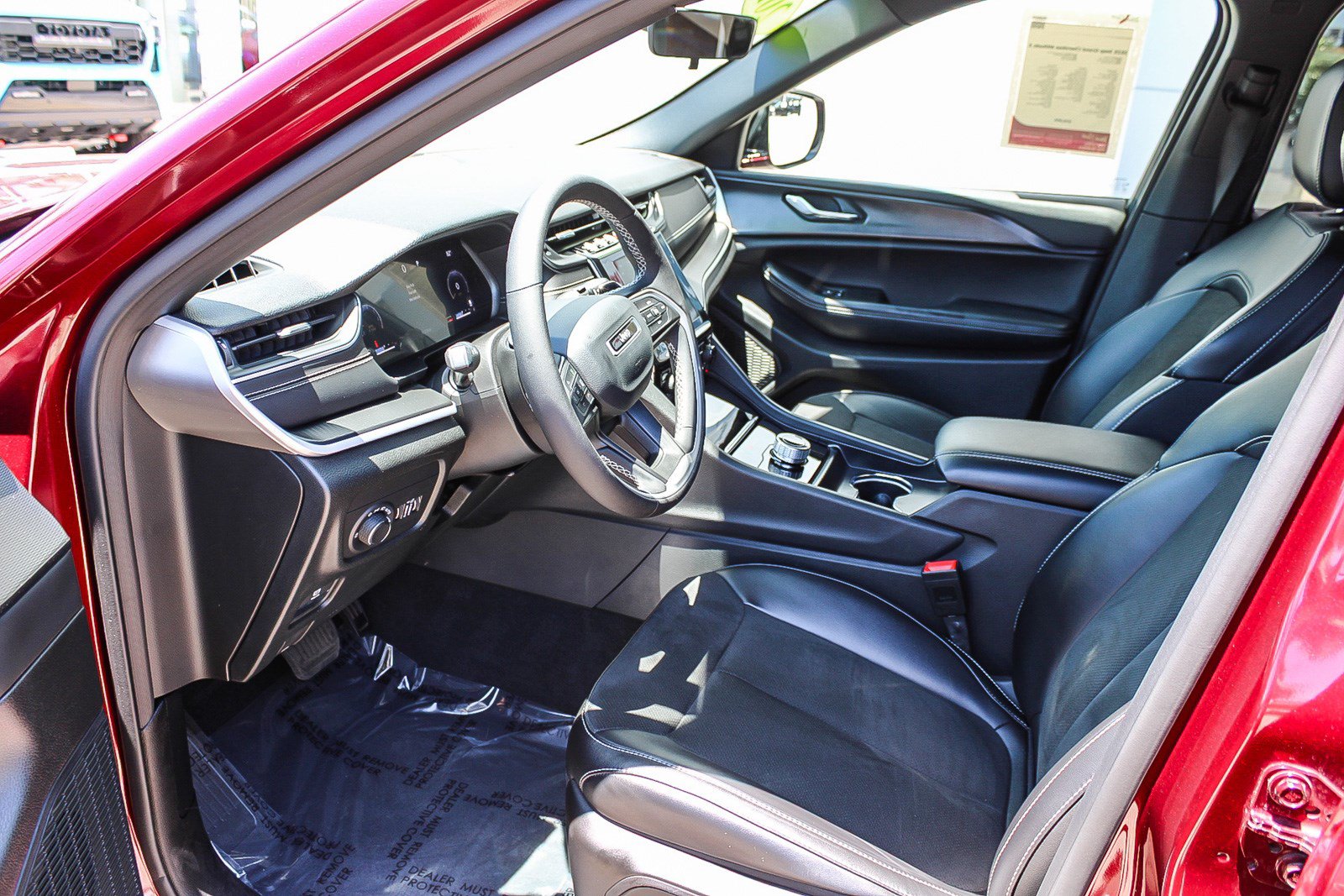 Used 2025 Jeep Grand Cherokee Altitude RWD image 20