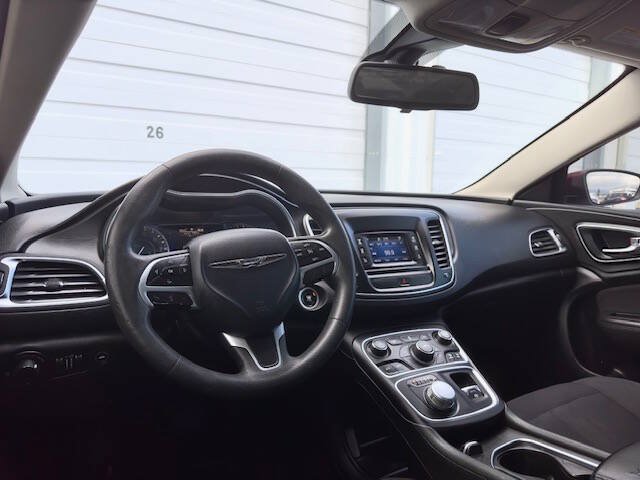 Used 2015 Chrysler 200 Limited FWD image 11